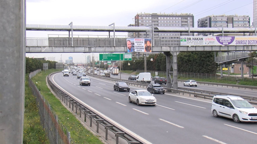 Bahçelievler'de trajikomik pankart! Görenlerin kimi uzun uzun baktı, kimi de fotoğrafını çekti - Resim : 2