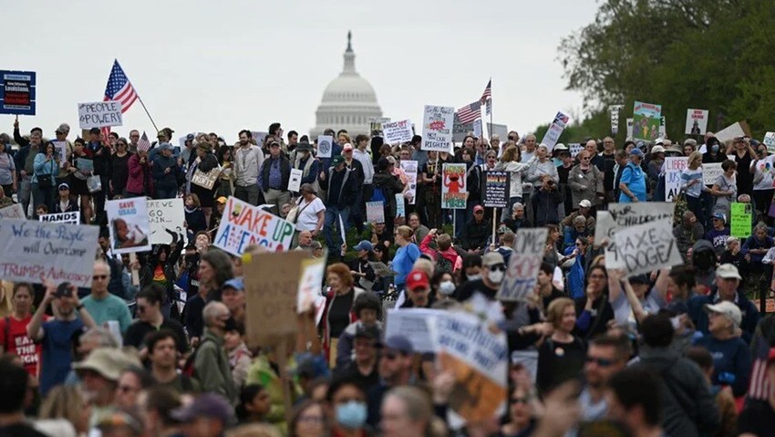 ABD'de ikinci Trump döneminin en büyük protestosu! On binler sokağa çıktı - Resim : 3