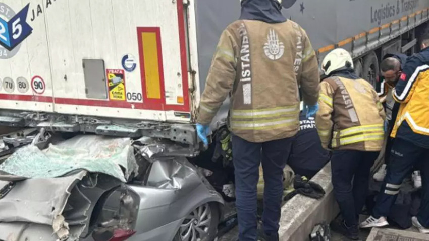 Gişelerde tıra arkadan çarpan araçtaki sürücü yaşamını yitirmişti: Feci kazanın görüntüleri ortaya çıktı - Resim : 1