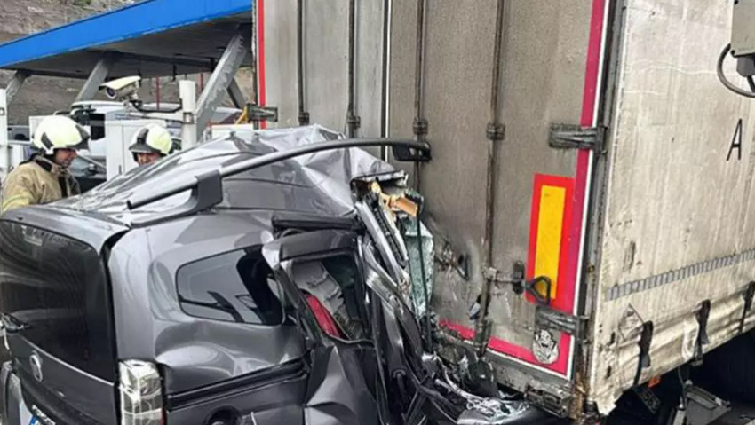 Gişelerde tıra arkadan çarpan araçtaki sürücü yaşamını yitirmişti: Feci kazanın görüntüleri ortaya çıktı - Resim : 2