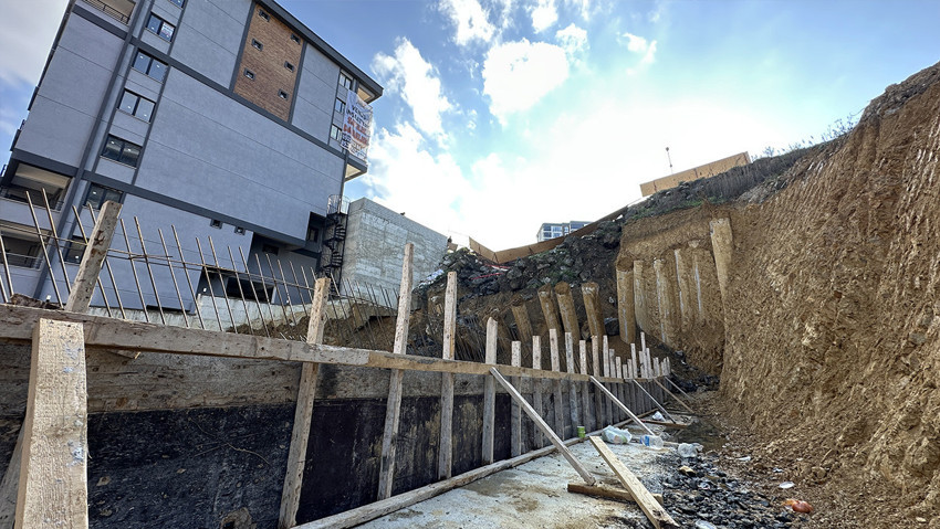 Samsun'da inşaat alanı yakınında yol çöktü - Resim : 2