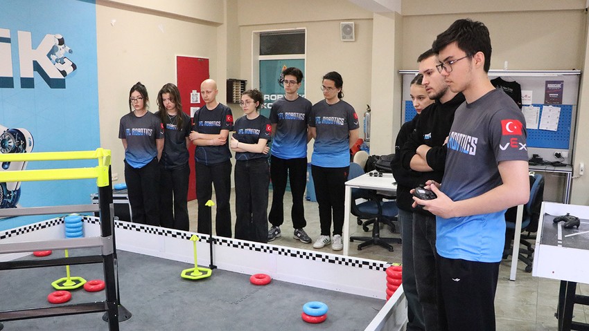 Tekirdağlı lise öğrencileri robotlarıyla dünya sahnesinde! ABD'de Türkiye'yi temsil edecekler - Resim : 1