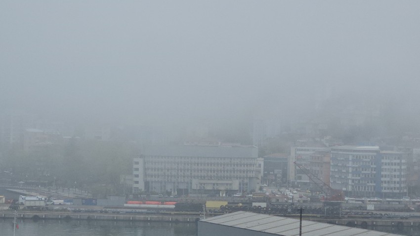 Zonguldak'ta yüzde 100 seviyesine ulaştı. Tüm şehri kapladı, şehir genelinde binalar adeta görünmez hale geldi - Resim : 1