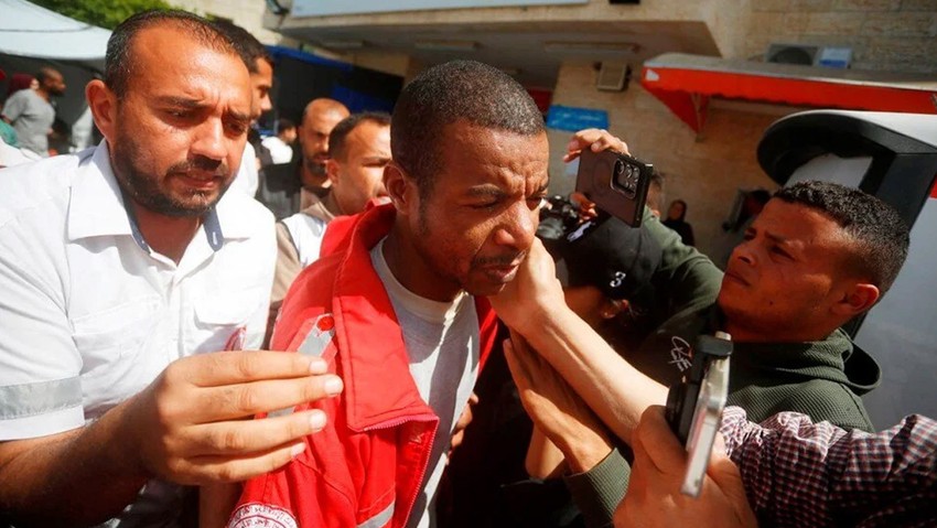 İsrail'in Refah'taki katliamından kurtulan sağlık çalışanı 37 gün sonra serbest - Resim : 2