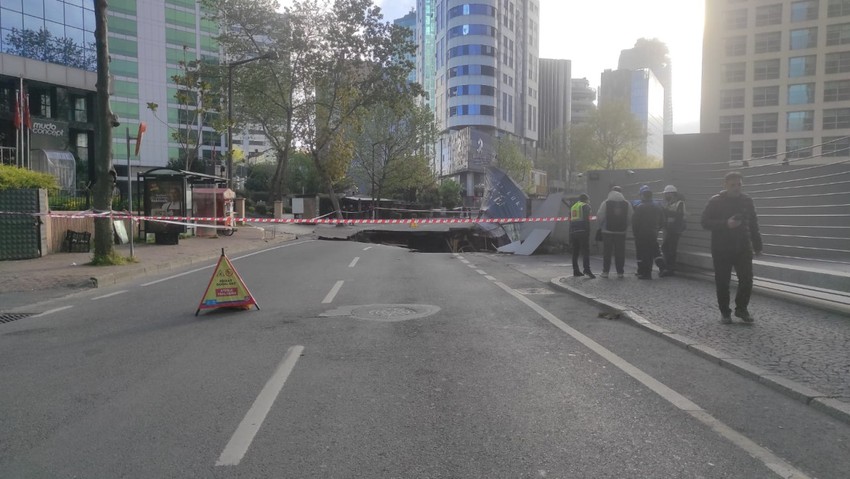 Sarıyer'de yol çöktü! Ünlü cadde trafiğe kapatıldı - Resim : 2