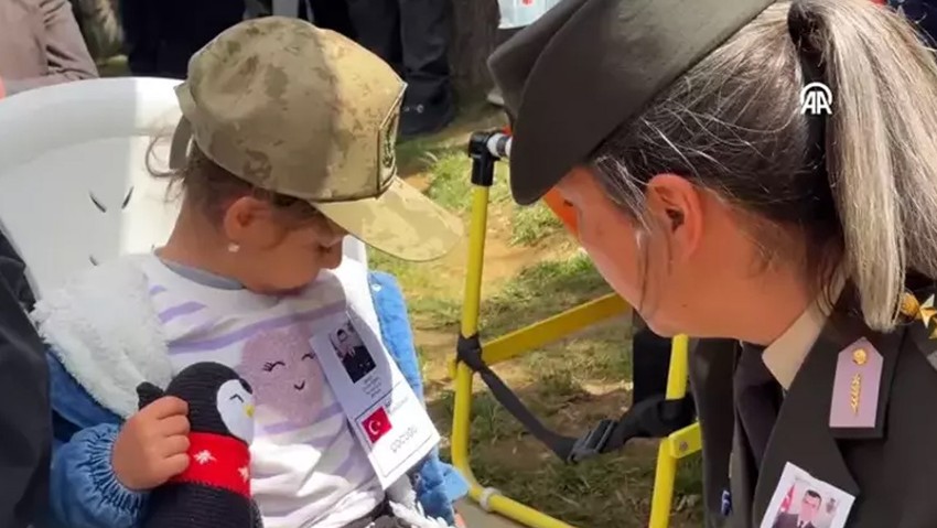 Irak'ın kuzeyinde mayın patlaması sonucu şehit olmuştu: Uzman Çavuş Önder Özen'e veda! Şehidin kızı minik Alya'nın sözleri yürek burktu: Toplu iğne babama batıyor - Resim : 3