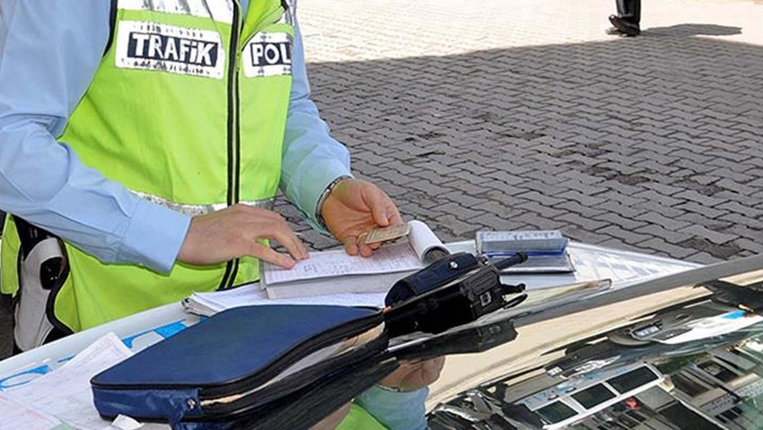 Araç sahiplerine üzücü haber! Trafik cezaları arttı! Telefonla konuşan yandı… Madde madde yeni cezalar... - Resim : 1