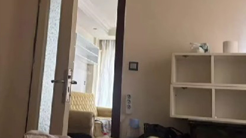 Bu kez mekan otel değil apart! Gizli kamerayı öyle bir yere koydu ki görenler inanamadı - Resim : 1