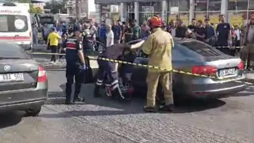 İzmir'de seyir halindeki araca silahlı saldırıda 3 kişi hayatını kaybetmişti: Dehşet anının kamera kaydı ortaya çıktı - Resim : 2