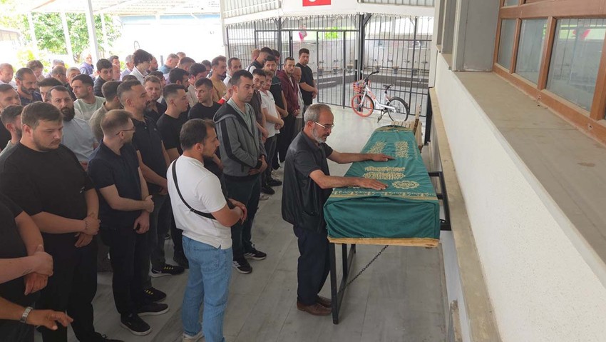 İlk babası görmüştü! Balta ile öldürülen genç toprağa verildi - Resim : 2