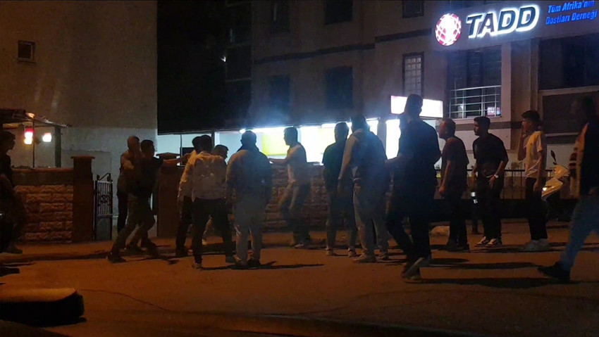 'Omuz atma' kavgasında yok yok! Istaka, tekme ve yumruklar havada uçuştu - Resim : 1