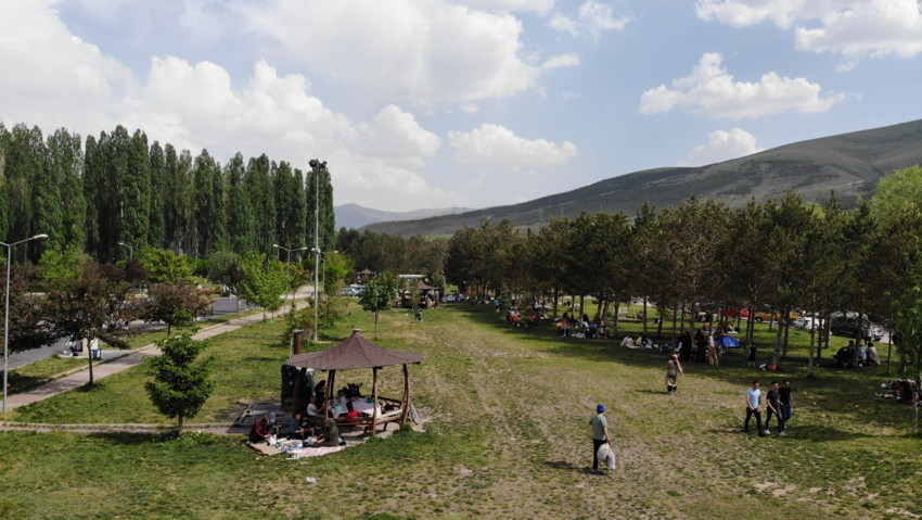 Bayburt’ta bayram tatilinde piknik yoğunluğu yaşandı - Resim : 1