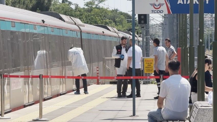 Marmaray'da korkunç olay: Raylara atlayarak intihar etti - Resim : 1