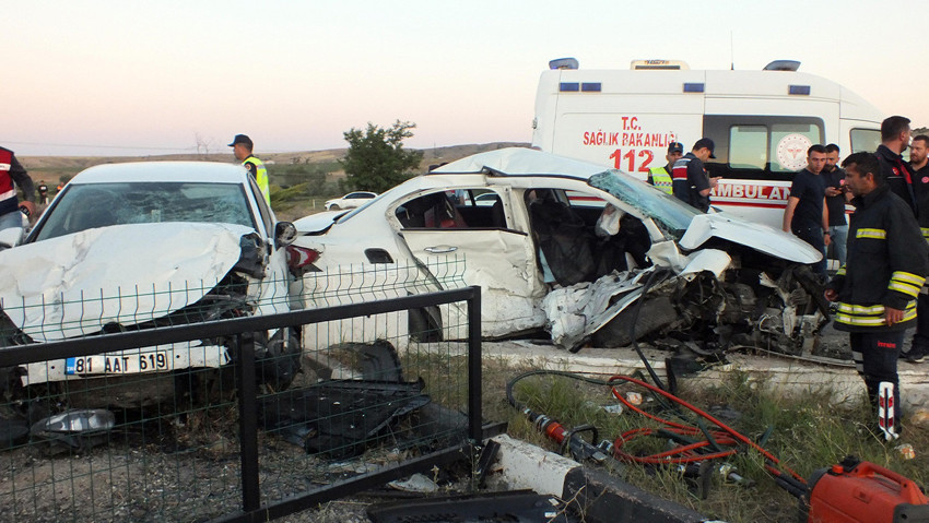 Yozgat’ta yürek yakan kaza! İki otomobil çarpıştı: Karı koca ölüme birlikte gitti - Resim : 1