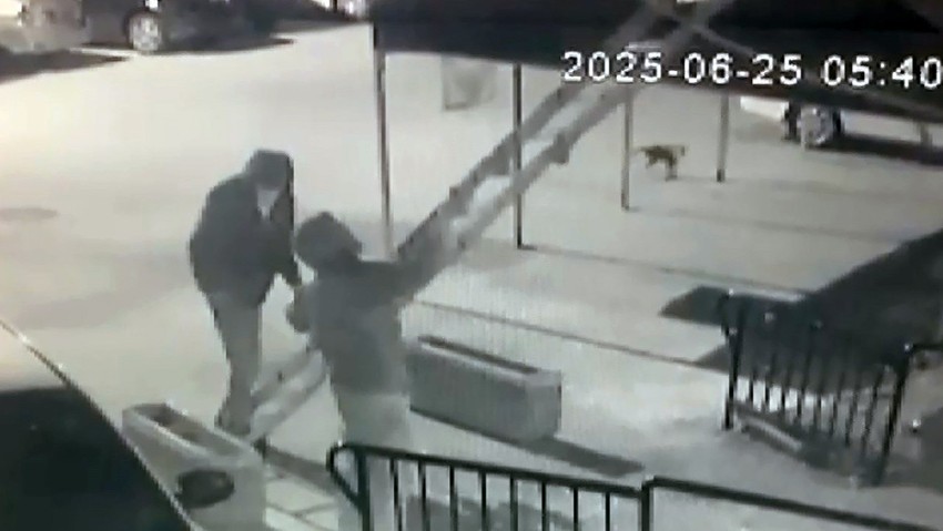 Müzisyenin evinde inanılmaz soygun! Yanlarında getirdikleri planı hızlandırdı… O anlar işte böyle kaydedildi - Resim : 1