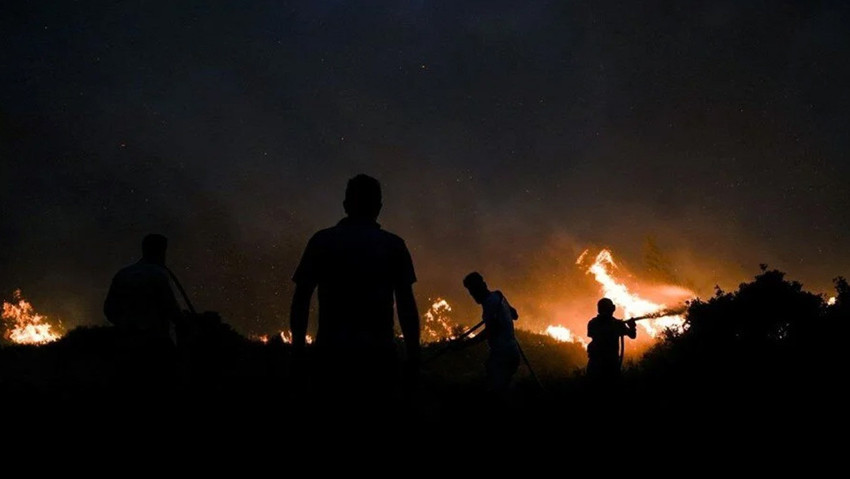 Alevlerle mücadele sürüyor! İzmir Çeşme'de yangın büyüyor... Üç mahalle için tahliye kararı - Resim : 6