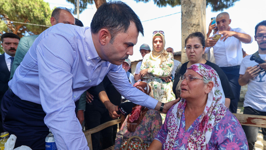 Bakan Kurum yangında zarar gören köyleri gezdi, tek tek dinledi! 'Hiçbir şeyimiz kalmadı' gözyaşlarına 'Merak etme' cevabı! - Resim : 2