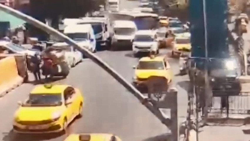 Beyoğlu'nda İETT otobüsü dehşet saçtı! Ortalık savaş alanına döndü: Çok sayıda yaralı var - Resim : 3