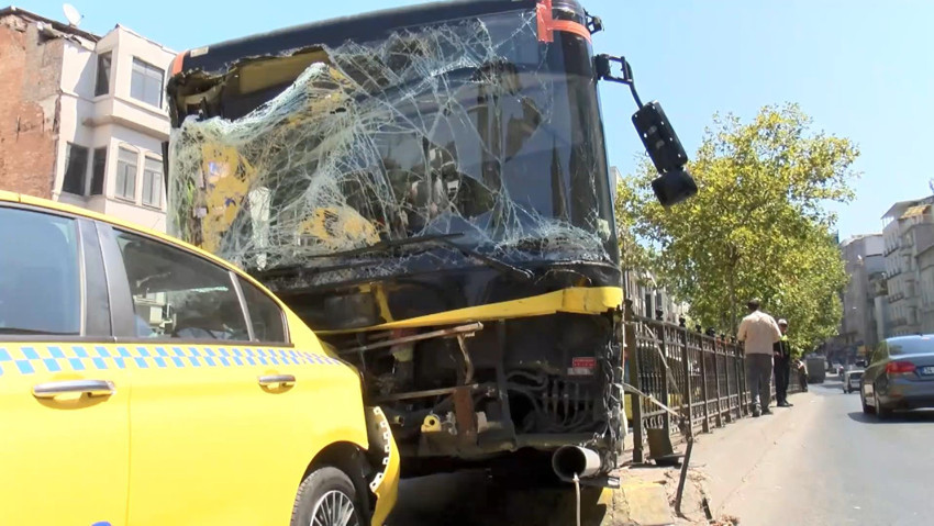 Beyoğlu'nda İETT otobüsü dehşet saçtı! Ortalık savaş alanına döndü: Çok sayıda yaralı var - Resim : 1