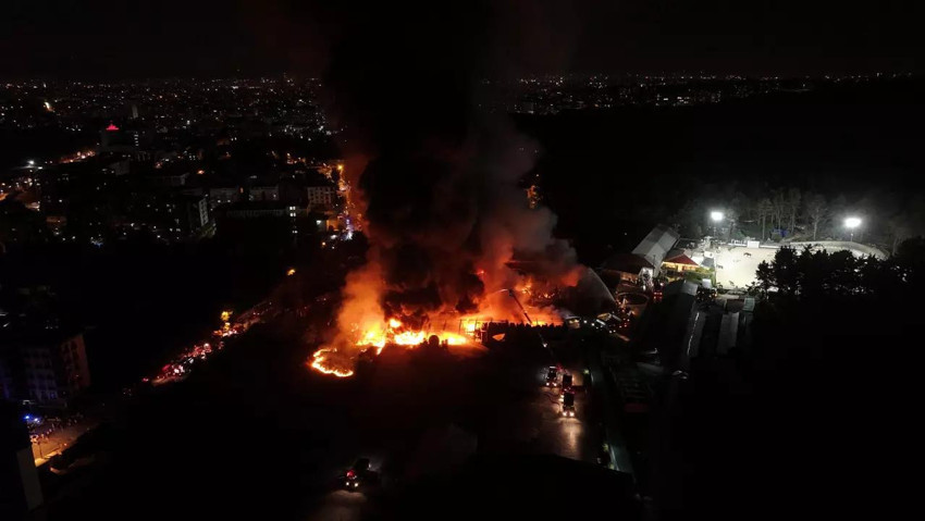 İstanbul'da fabrika yangını kontrol altında! - Resim : 2