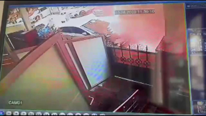 Küçükçekmece'de korkutan yıkım! Facia teğet geçti, o anlar kamerada - Resim : 3