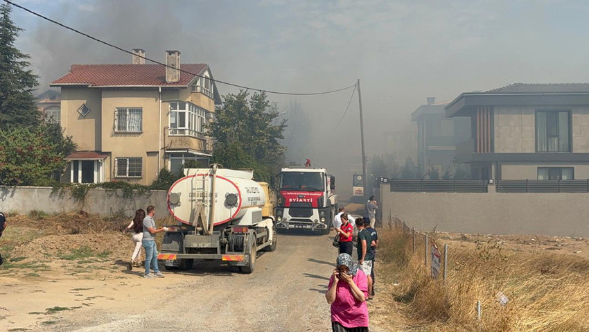 Türkiye alevlerle mücadele ediyor! Binlerce vatandaş tahliye edildi: Kara yolu trafiğe kapatıldı - Resim : 5