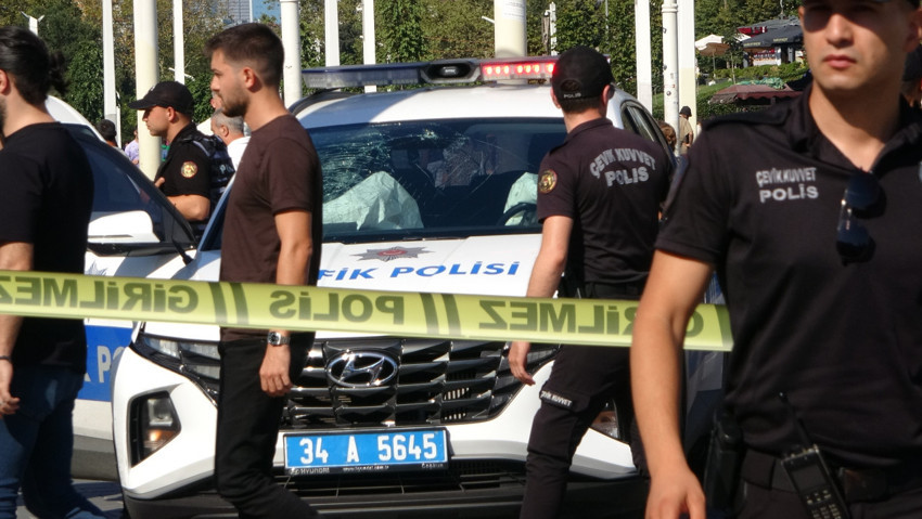 Taksim'de polis aracı aydınlatma direğine çarptı: 4 polis yaralı - Resim : 2