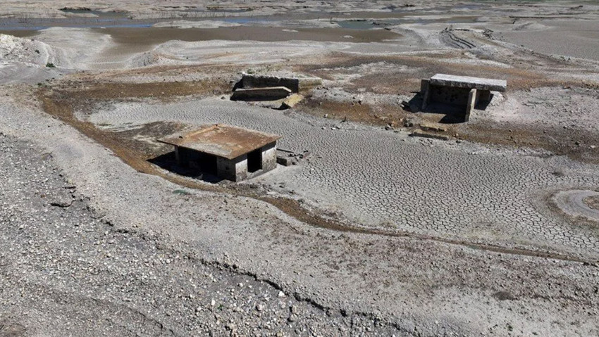 İzmir’de alarm: Tahtalı Barajı'da doluluk yüzde 5'e düştü, zemin çatladı, yapılar ortaya çıktı - Resim : 3