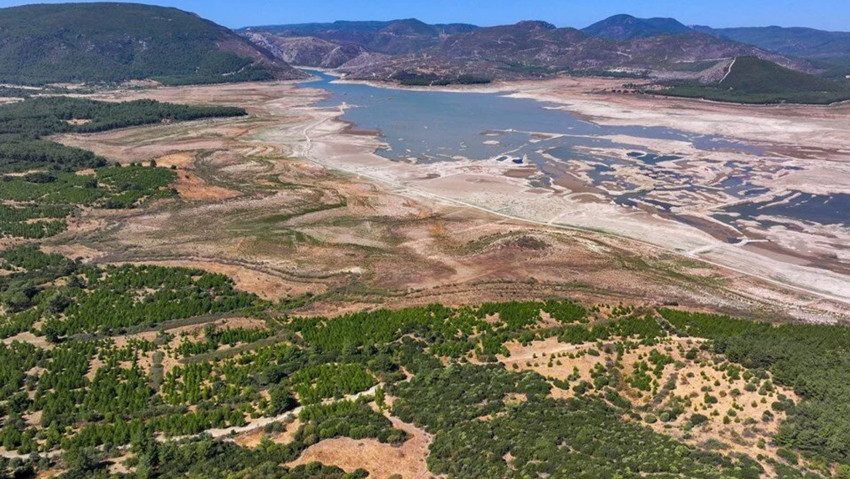 İzmir’de alarm: Tahtalı Barajı'da doluluk yüzde 5'e düştü, zemin çatladı, yapılar ortaya çıktı - Resim : 5