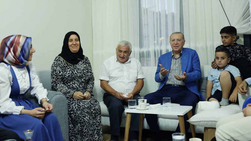 Cumhurbaşkanı Erdoğan, Malatya'da depremzede aileyi ziyaret etti - Resim : 1
