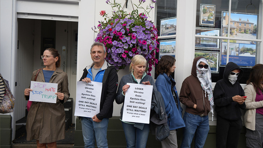 Donald Trump'ın İngiltere ziyareti gergin başladı: Sokaklar protestocularla doldu - Resim : 1