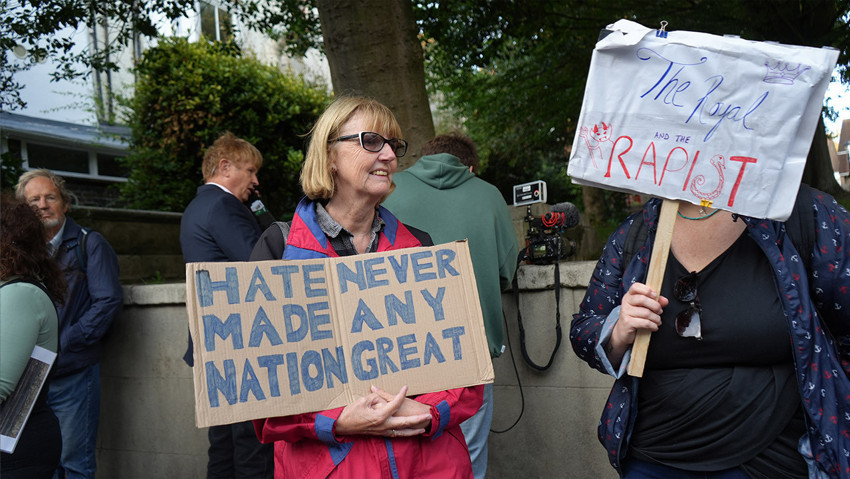 Donald Trump'ın İngiltere ziyareti gergin başladı: Sokaklar protestocularla doldu - Resim : 3