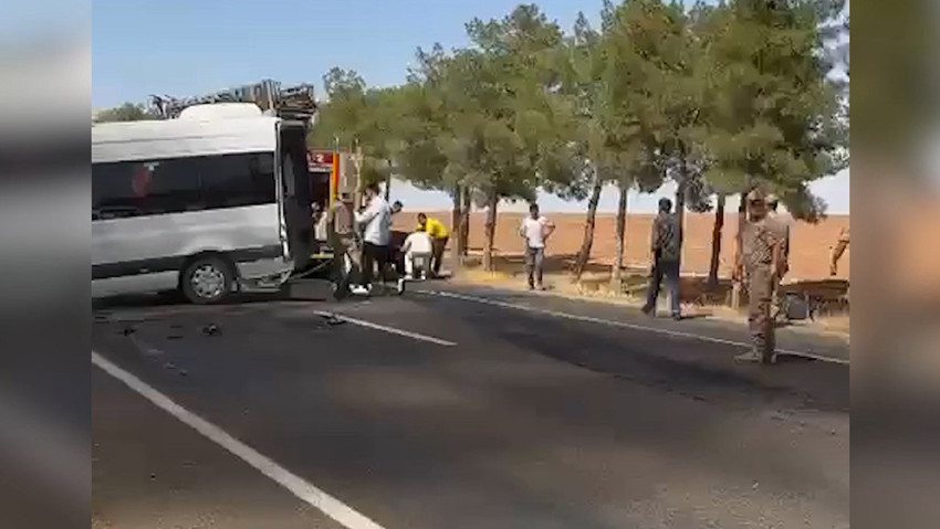 Şanlıurfa'da otomobil ve minibüs çarpıştı: Ölü ve yaralılar var - Resim : 1