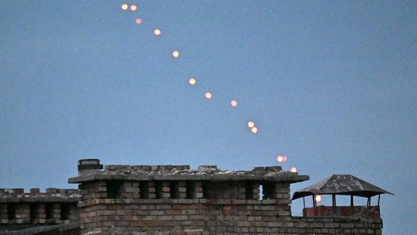 Rusya 12 saat boyunca bomba yağdırdı! Harabeye dönen Kiev havadan görüntülendi - Resim : 2