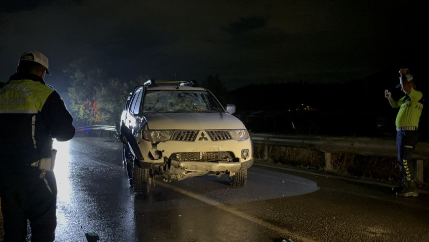 İzmir’de feci kaza! Pikap ile elektrikli bisiklet çarpıştı... Ölü ve yaralı var - Resim : 1