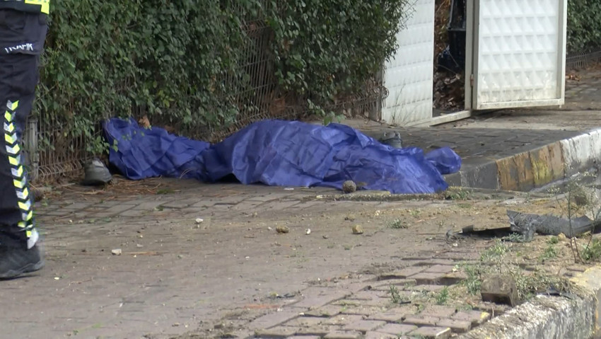 Beylikdüzü'nde feci kaza! Kaldırımda yürüyen yayaya otomobil çarptı: 1 ölü 2 yaralı - Resim : 2
