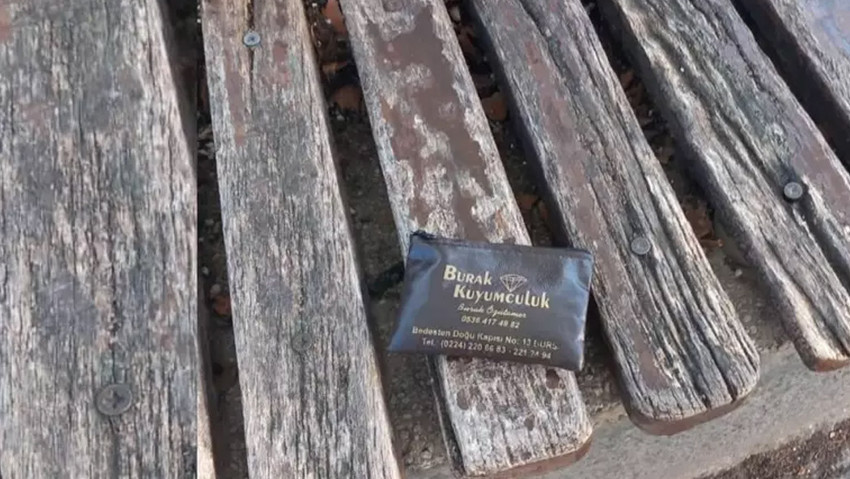 Bursa’da "insanlık ölmemiş" dedirten görüntüler! Bankta altın dolu çanta bulan temizlik görevlisi bakın ne yaptı - Resim : 3