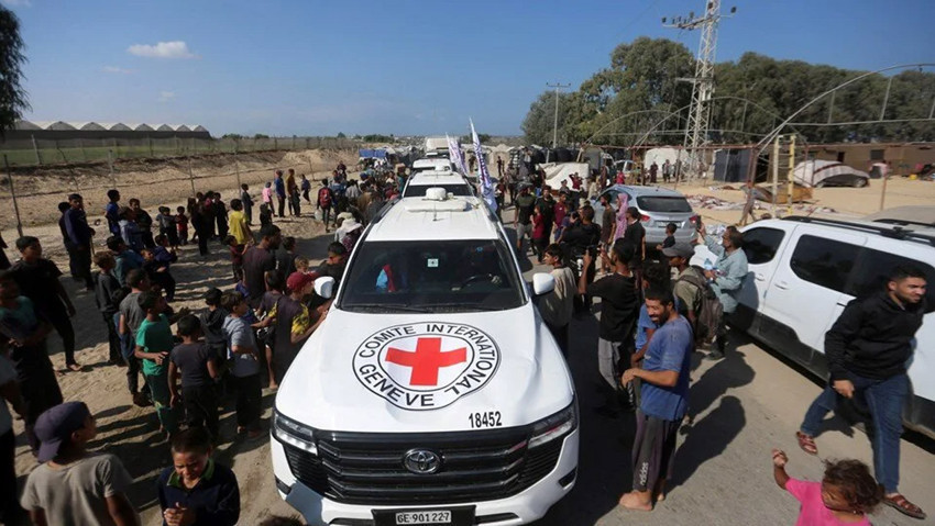Dünyanın gözü Gazze'de! Filistinli esirler Gazze'ye ulaştı! Hamas'tan açıklama geldi - Resim : 3