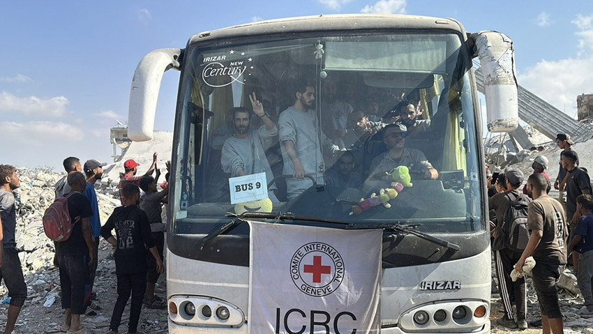 Dünyanın gözü Gazze'de! Filistinli esirler Gazze'ye ulaştı! Hamas'tan açıklama geldi - Resim : 6