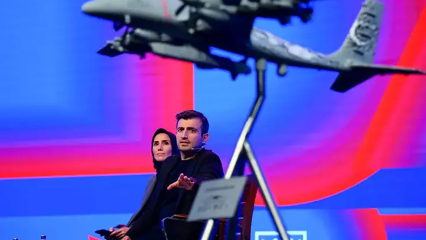 Selçuk Bayraktar ve eşi Sümeyye Erdoğan Bayraktar Tasarım İşi Buluşması’na katıldı! Selçuk Bayraktar'dan eşine gülümseten iltifat! - Resim : 1