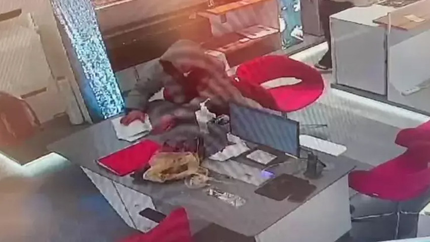 Bu kadarına da pes! İstanbul'da iş görüşmesinde akılalmaz olay saniye saniye kamerada - Resim : 3