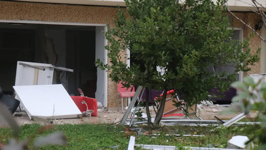 Sakarya’da kız yurdunda patlama: Hasar gün ağarınca ortaya çıktı - Resim : 1