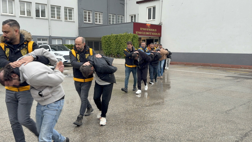 Adana'da film gibi dolandırıcılık! Dublör, sahte kimlik, baskı cihazı...  Kod adları 'Profesör', 'Firavun' ve 'Azad' çıktı - Resim : 2