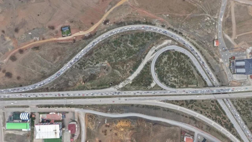 Tatilciler dönüş yoluna geçti! 43 il 