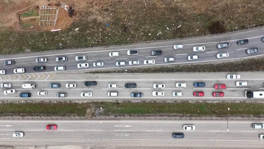 Tatilciler dönüş yoluna geçti! 43 il 