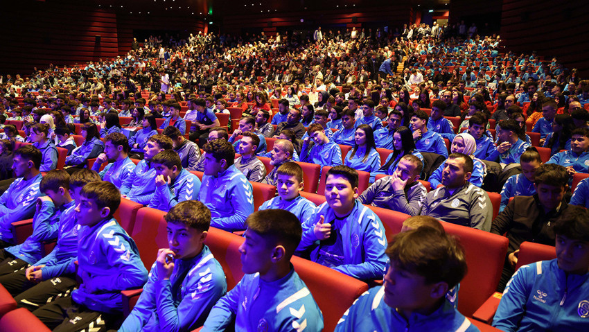 Sel&ccedil;uklu&rsquo;nun yıldızları &ouml;d&uuml;llendirildi! 12 branşta 178 madalya! Zirveye koşan kul&uuml;b&uuml;n hedefi olimpiyatlar! - Resim : 2