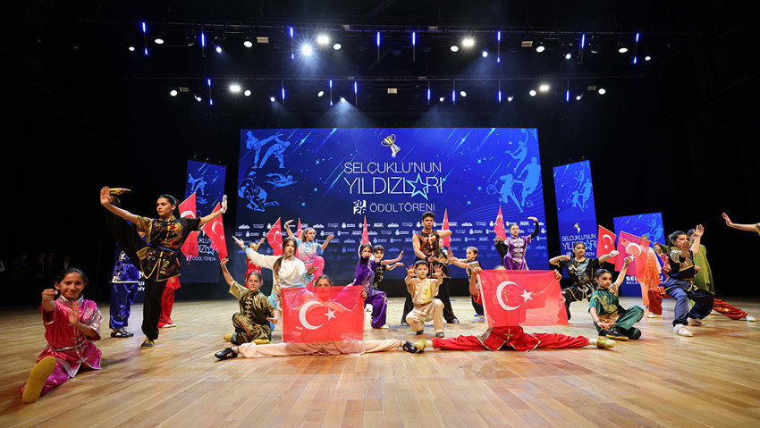 Sel&ccedil;uklu&rsquo;nun yıldızları &ouml;d&uuml;llendirildi! 12 branşta 178 madalya! Zirveye koşan kul&uuml;b&uuml;n hedefi olimpiyatlar! - Resim : 3