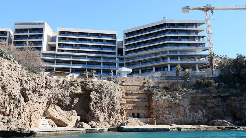 Antalya'da falezlerde b&uuml;y&uuml;k temizlik! Ka&ccedil;ak yapılara bir bir darbe vurulacak - Resim : 1