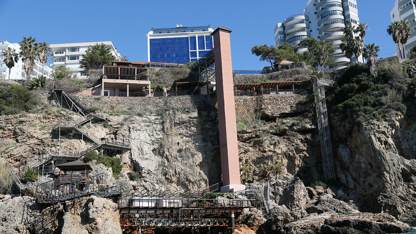 Antalya'da falezlerde b&uuml;y&uuml;k temizlik! Ka&ccedil;ak yapılara bir bir darbe vurulacak - Resim : 3