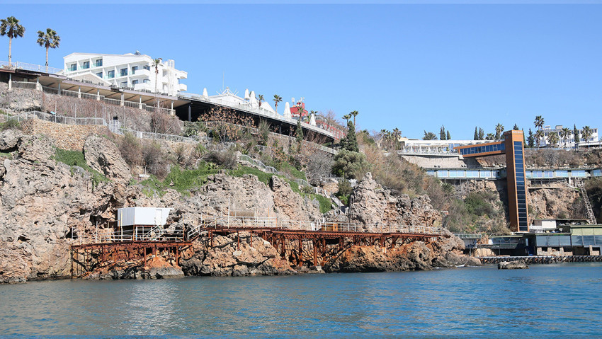 Antalya'da falezlerde b&uuml;y&uuml;k temizlik! Ka&ccedil;ak yapılara bir bir darbe vurulacak - Resim : 6